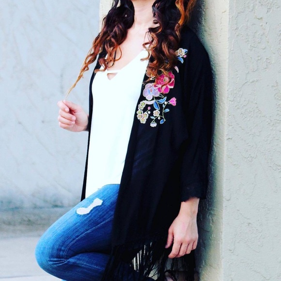 JODIFL Embroidered Fringe Kimono Host Pick 🎉🎉 - Picture 2 of 3